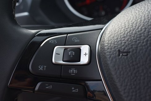 Used 2021 Volkswagen Tiguan SE image 21