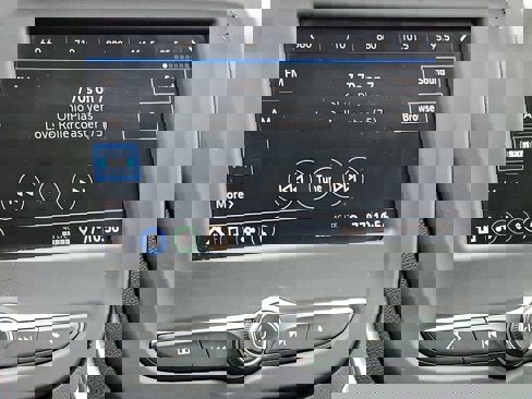 Used 2021 Chevrolet Equinox LT w/ Driver Convenience Package image 17