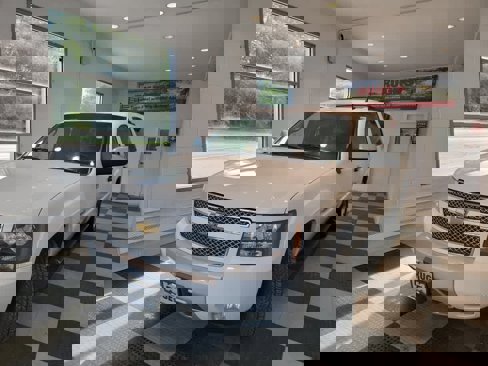 Used 2008 Chevrolet Suburban LT image 2
