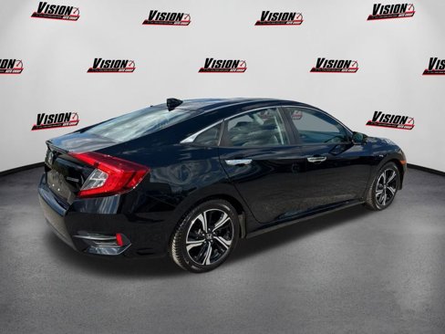 Used 2018 Honda Civic Touring image 5