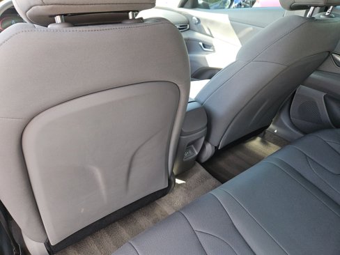 Used 2025 Hyundai Elantra SE image 17