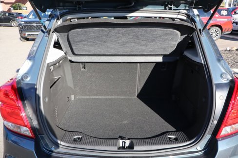 Used 2022 Chevrolet Trax LT w/ LT Convenience Package image 31
