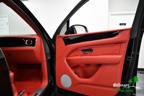 Used 2022 Bentley Bentayga image 47
