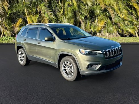 Used 2019 Jeep Cherokee Latitude Plus w/ Cold Weather Group image 2