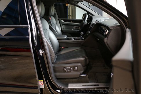 Used 2019 Bentley Bentayga image 32
