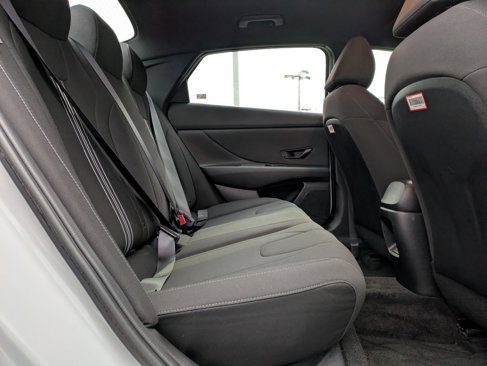 Used 2025 Hyundai Elantra Sport image 12