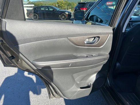 Used 2015 Nissan Rogue SV w/ SV Premium Package image 13