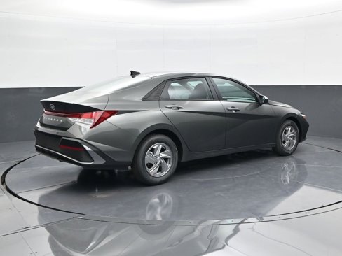 New 2025 Hyundai Elantra SE image 5