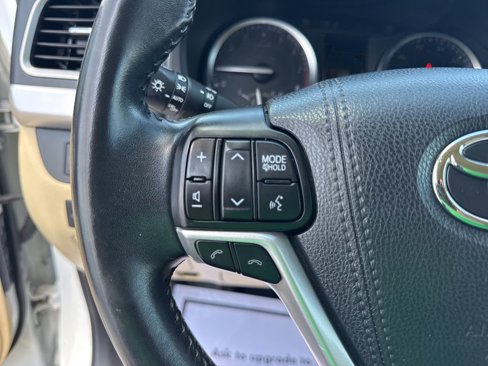 Used 2017 Toyota Highlander XLE image 18