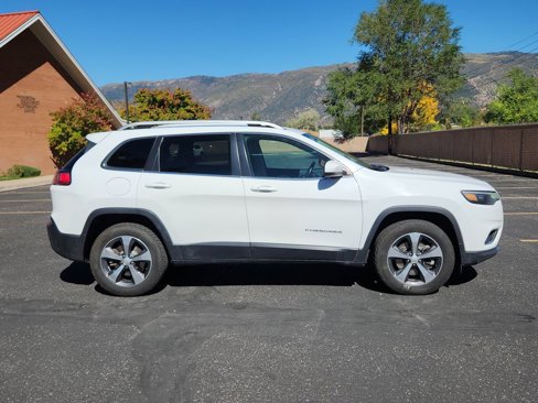 Used 2019 Jeep Cherokee Limited image 2