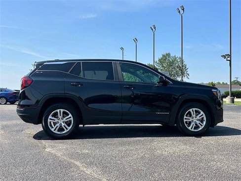 Used 2024 GMC Terrain SLE image 9