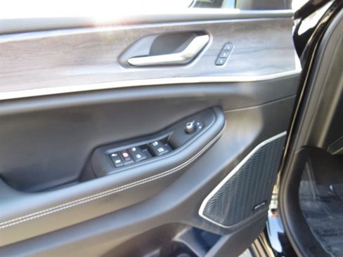 Used 2021 Jeep Grand Cherokee L Limited image 8