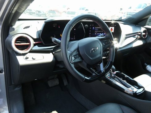 Certified 2025 Chevrolet Trax RS image 19