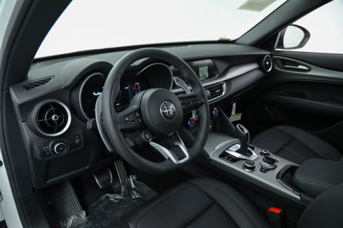 New 2025 Alfa Romeo Stelvio Sprint image 10