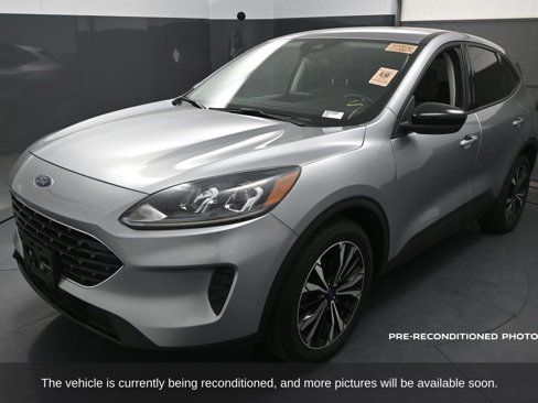 Used 2022 Ford Escape SE w/ SE Sport Appearance Package image 4