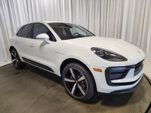 Used 2025 Porsche Macan image 9