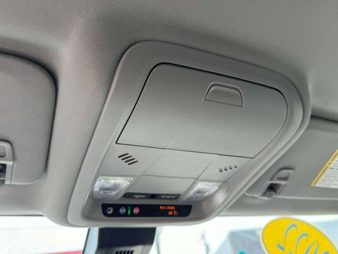 Used 2023 Chevrolet Equinox LT image 30