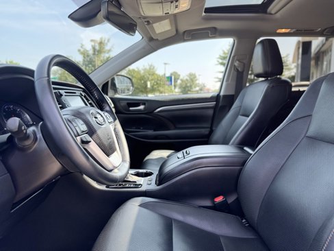 Used 2018 Toyota Highlander Limited image 16
