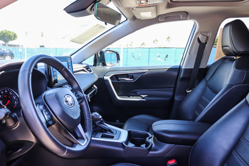 Used 2021 Toyota RAV4 XLE Premium image 18