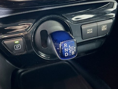 Used 2021 Toyota Prius LE image 17