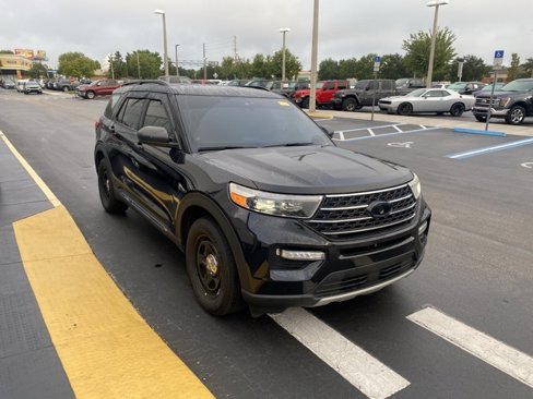 Used 2020 Ford Explorer XLT w/ Equipment Group 202A image 2