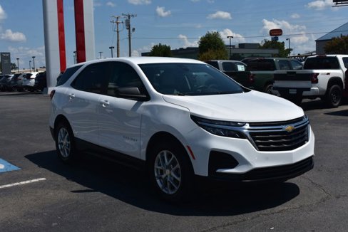 Used 2023 Chevrolet Equinox LS w/ LS Convenience Package image 3