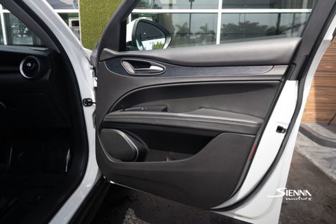 Used 2020 Alfa Romeo Stelvio image 16