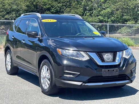 Used 2017 Nissan Rogue SV image 1