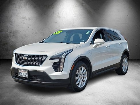 Used 2023 Cadillac XT4 Luxury w/ Cold Weather Package image 5