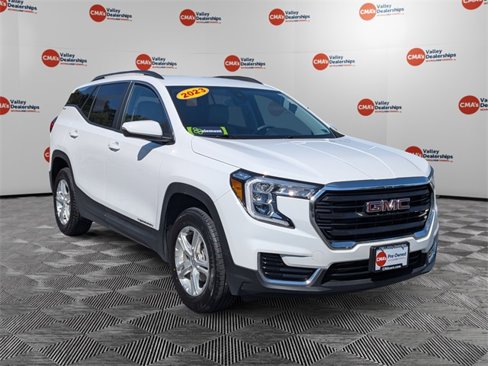 Used 2023 GMC Terrain SLE w/ Driver Convenience Package image 3