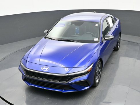 Certified 2025 Hyundai Elantra Sport image 34