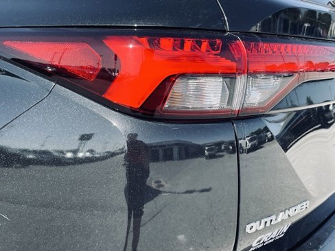 Used 2023 Mitsubishi Outlander ES image 10