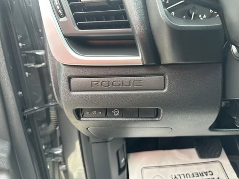 Used 2023 Nissan Rogue S image 11