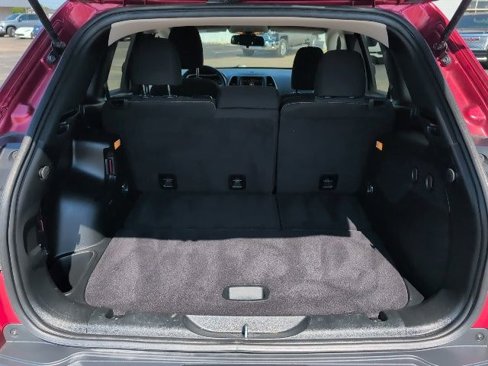 Used 2017 Jeep Cherokee Latitude w/ Comfort & Sound Group image 10