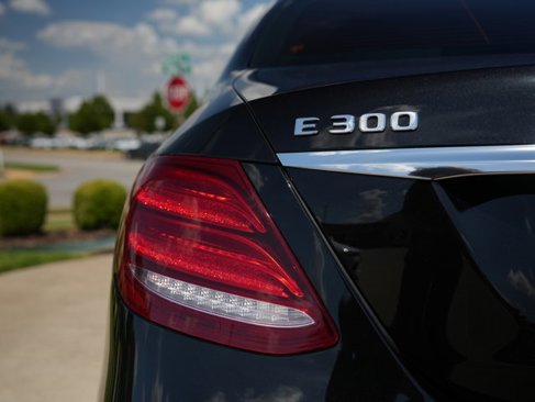 Certified 2019 Mercedes-Benz E 300 4MATIC image 17