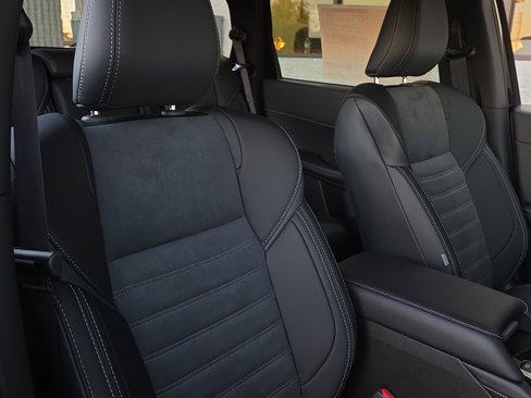 New 2025 Mitsubishi Outlander SE image 29