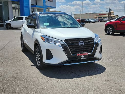 New 2024 Nissan Kicks SV image 2