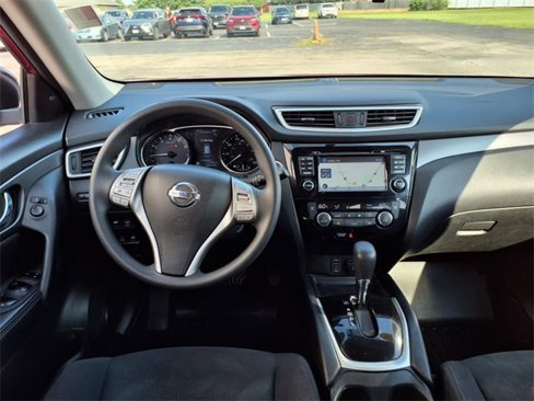 Used 2016 Nissan Rogue SV image 17