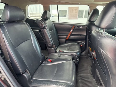 Used 2013 Toyota Highlander Limited image 32