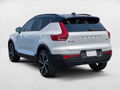 Used 2021 Volvo XC40 T5 R-Design image 8