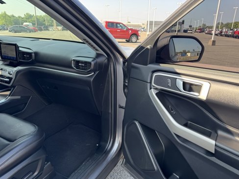 Used 2022 Ford Explorer XLT w/ Equipment Group 202A image 18
