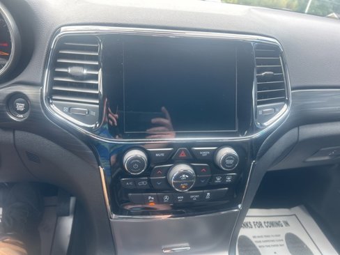 Used 2020 Jeep Grand Cherokee Altitude image 12