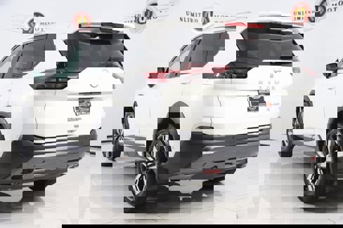 Used 2023 Nissan Rogue SL w/ SL Premium Package image 4