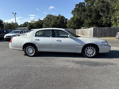 Used 2006 Lincoln Town Car Signature image 7