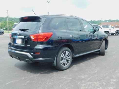 Used 2017 Nissan Pathfinder S image 8