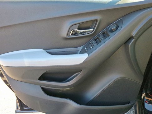 Certified 2022 Chevrolet Trax LS w/ Tint and Cruise Package image 13