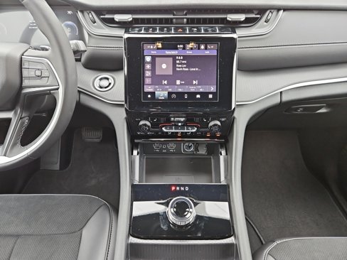 New 2025 Jeep Grand Cherokee L Altitude image 11