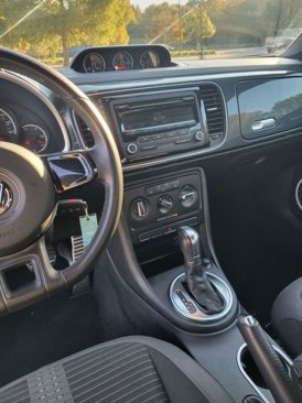 Used 2013 Volkswagen Beetle 2.0T image 22