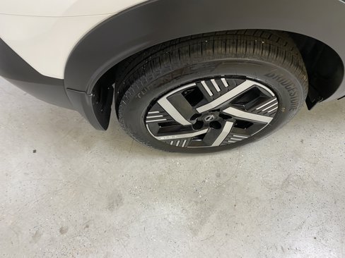 Used 2025 Nissan Kicks SV image 13