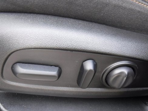 Used 2021 GMC Terrain SLE w/ Driver Convenience Package image 17